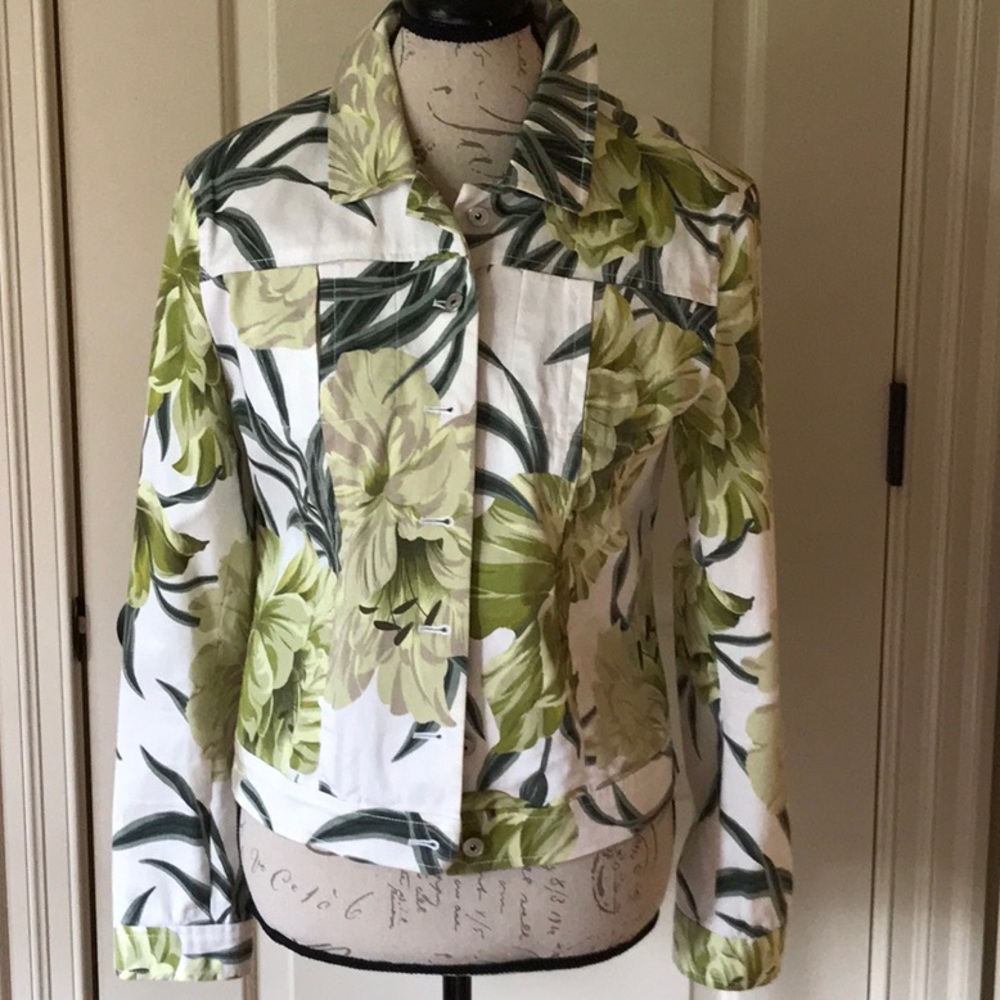 JAX Rich looking jean jacket